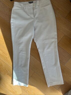 Express - Columnist size 6S White Cropped Ponte Pants